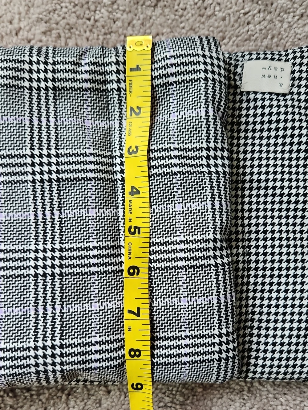 Reversable Black and White Houndstooth Puffer Scarf